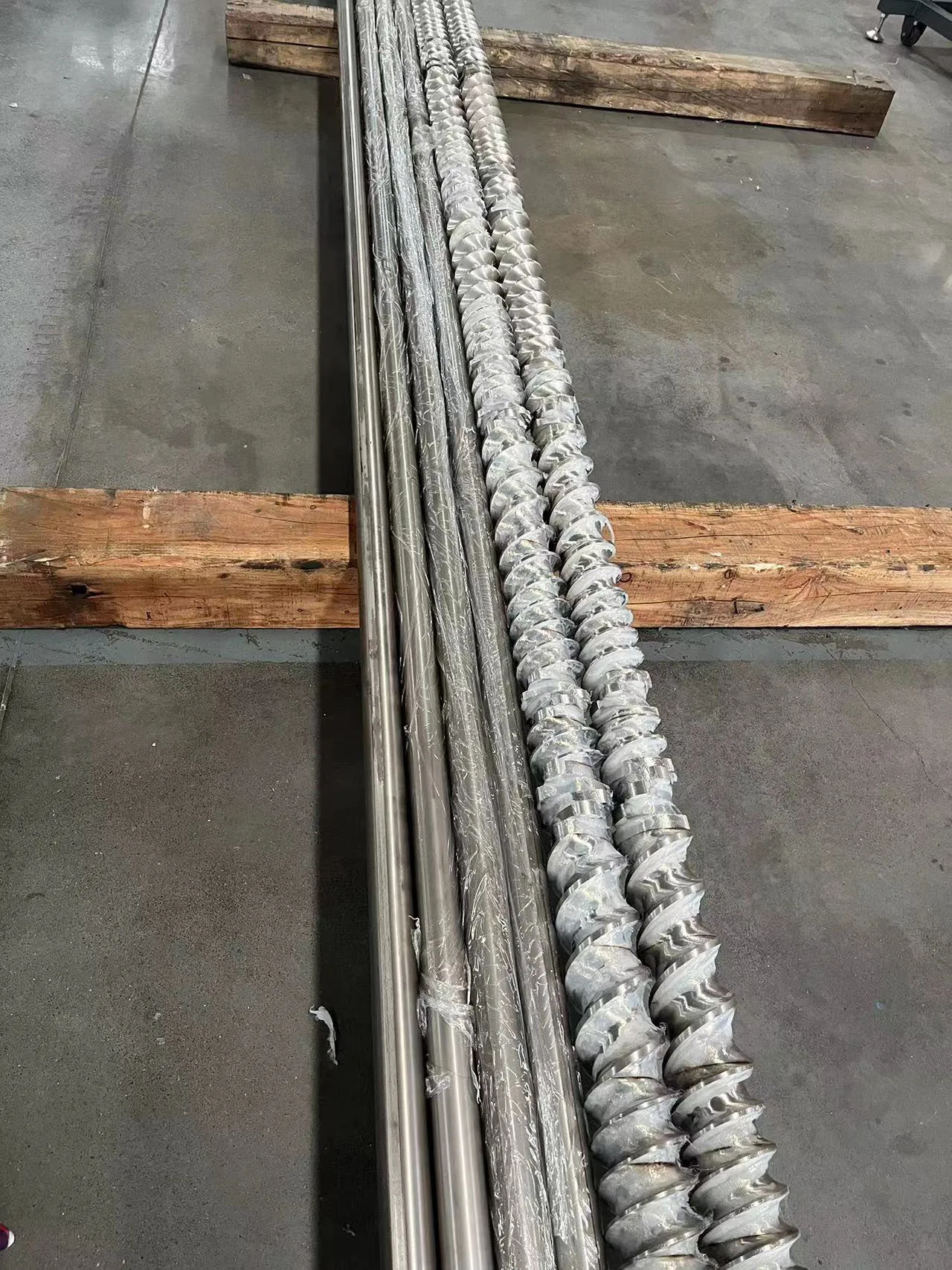 granulator screw and barrel for plastic rubber extruder machine