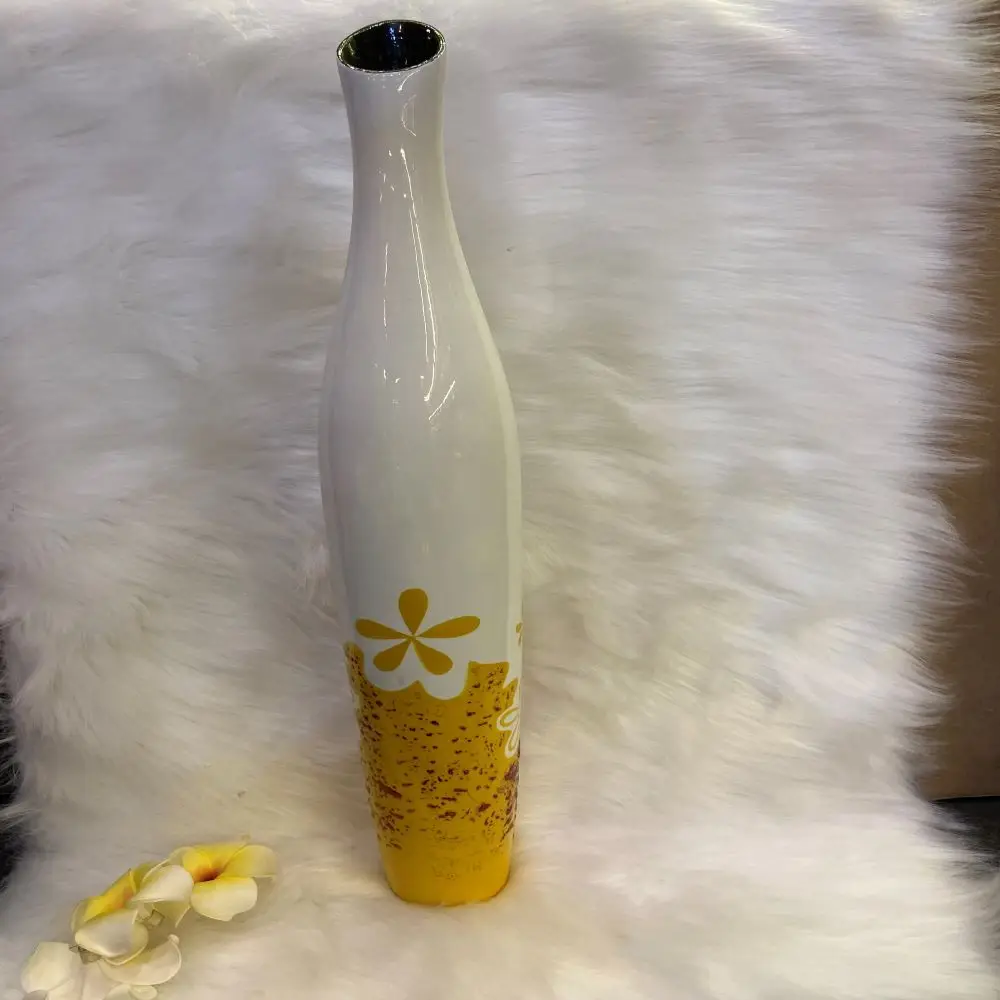 Eco Friendly Nice New Collection Hand Painting Beautiful Lacquered Vase For Displaying Dry Flowers and Home Decoration