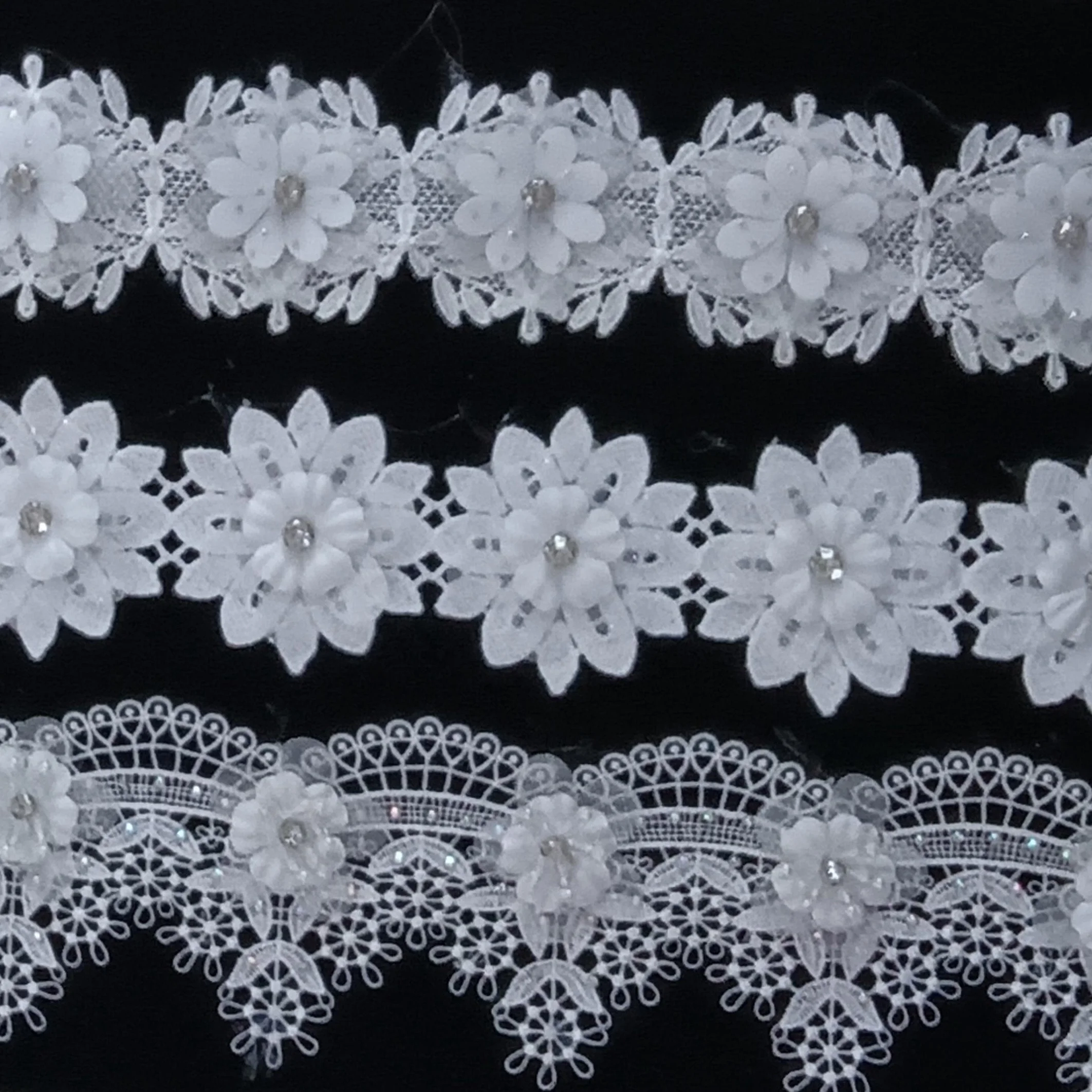 Encajes y cintas wholesale OEM 3d chiffon flower with crystal rhinestone big wave lace trim 3d beaded chain eyelet trimming lace