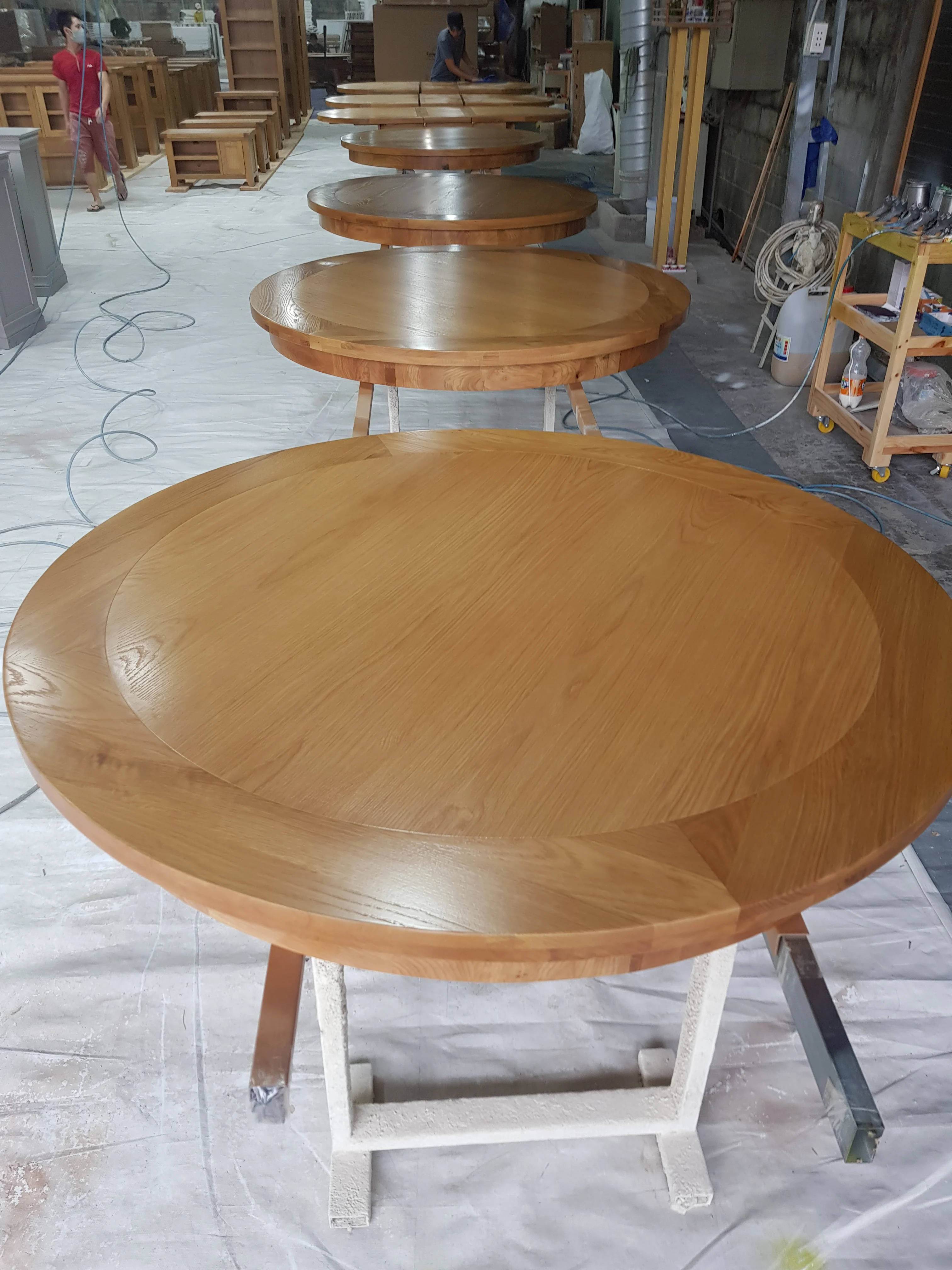 ROUND DINING TABLE 1.5M