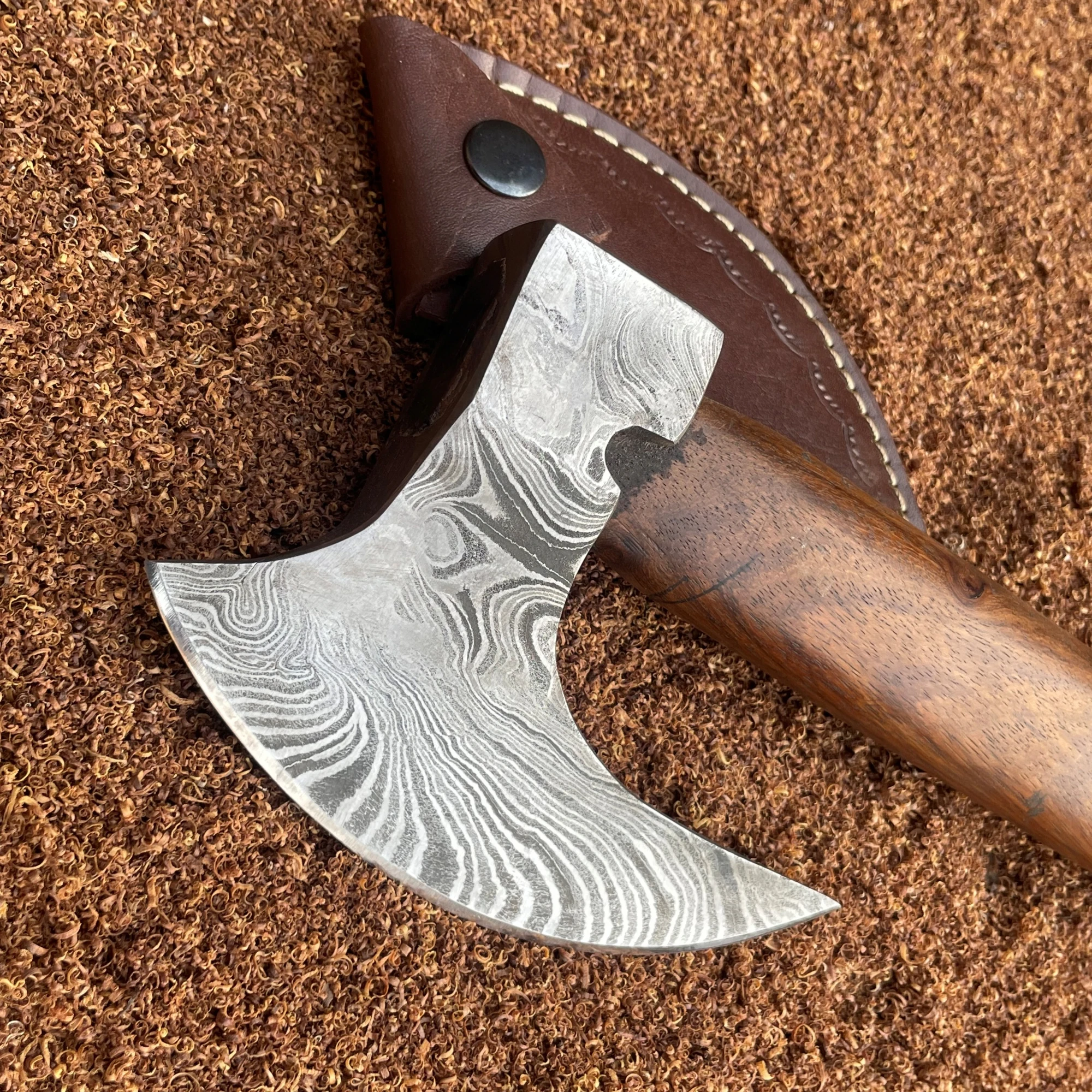 Good Quality Damascus Steel & Carbon Steel Axes New Designed Handmade Damascus Axes With Leather case