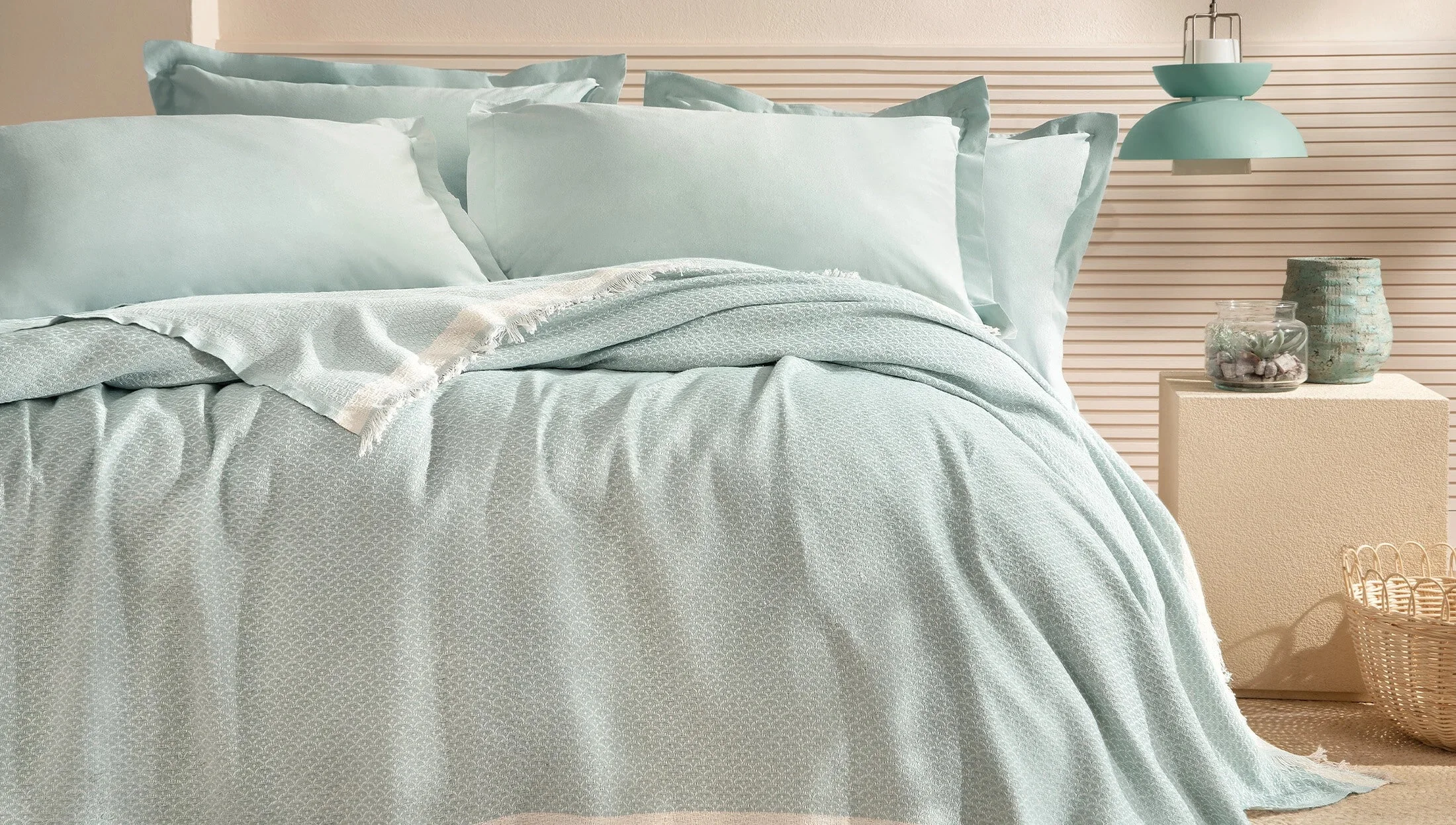 2024 Summer and  Winter  Sea Shell Sky Blue  Throw Blanket, Lightweight and  Cozy Decorative Woven Blanket with Tassels for Sofa