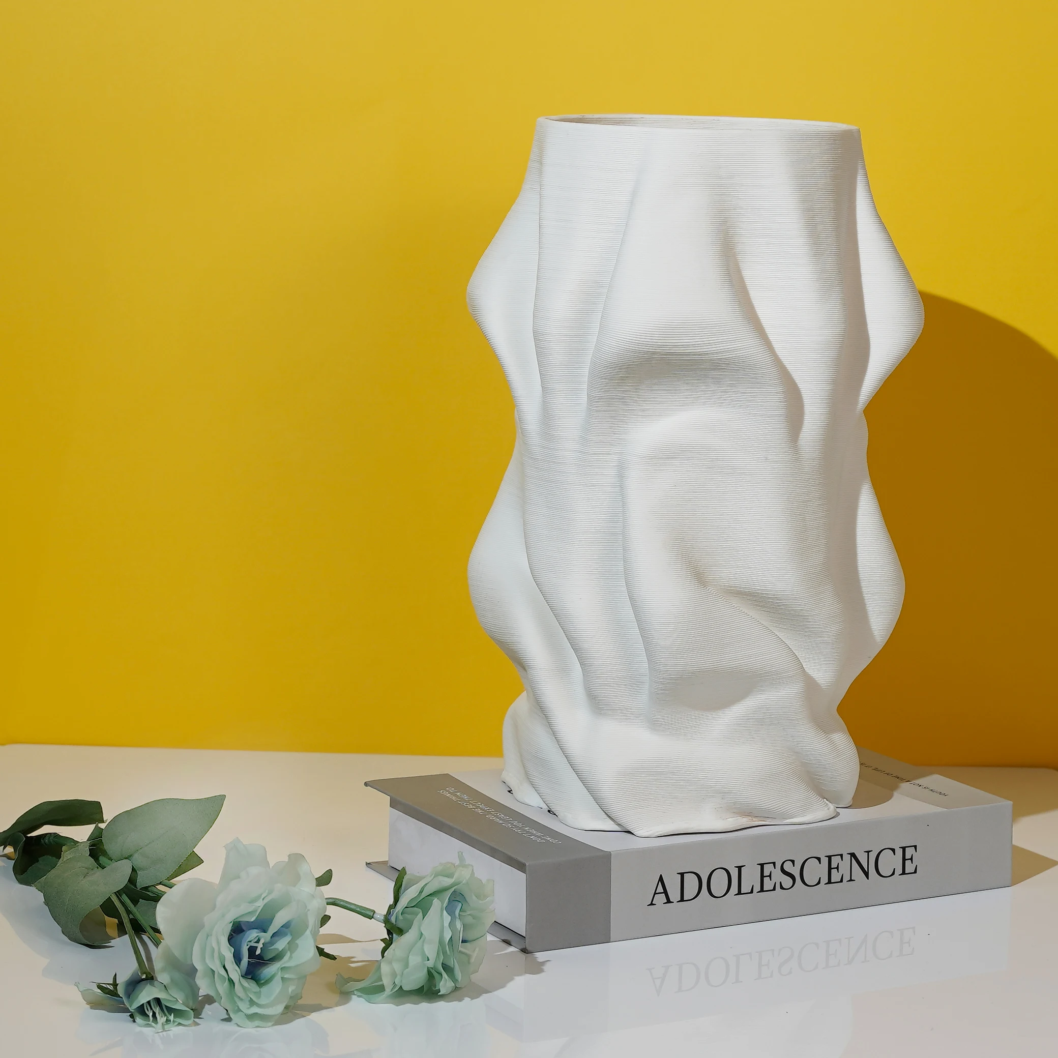 YKL Irregular Art Design 3D Ceramic Craft Vase & Porcelain Modern Beautiful Floor Decor De Vases