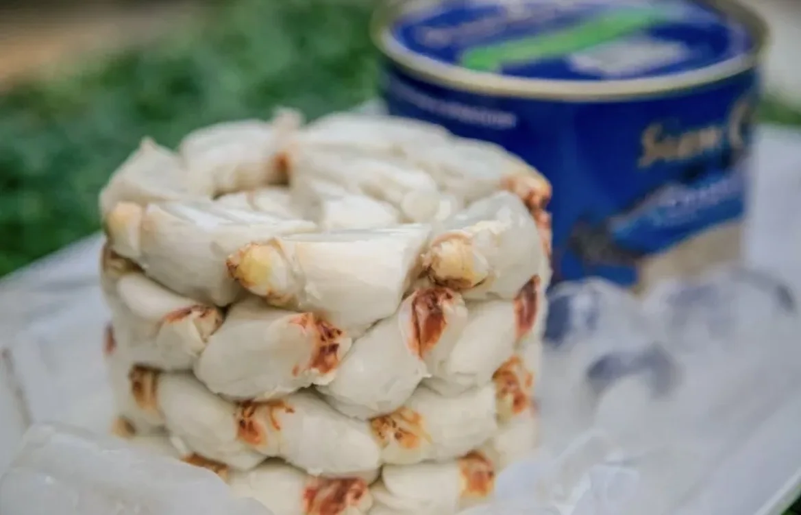 High and Premium Quality of Colossal Size Crab Meat Jumbo Lump Taste and Full Flavored Product from Thailand (450 g. )