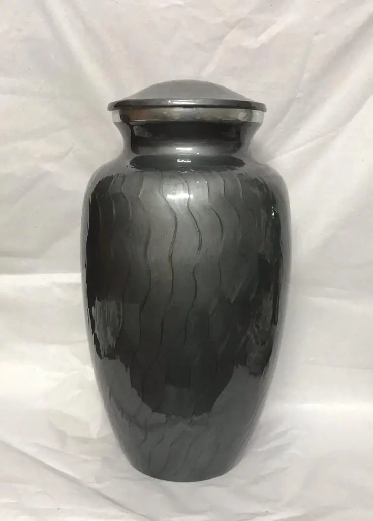 Brilliant Quality Handicraft Large Urn at Best Price for Funeral Use