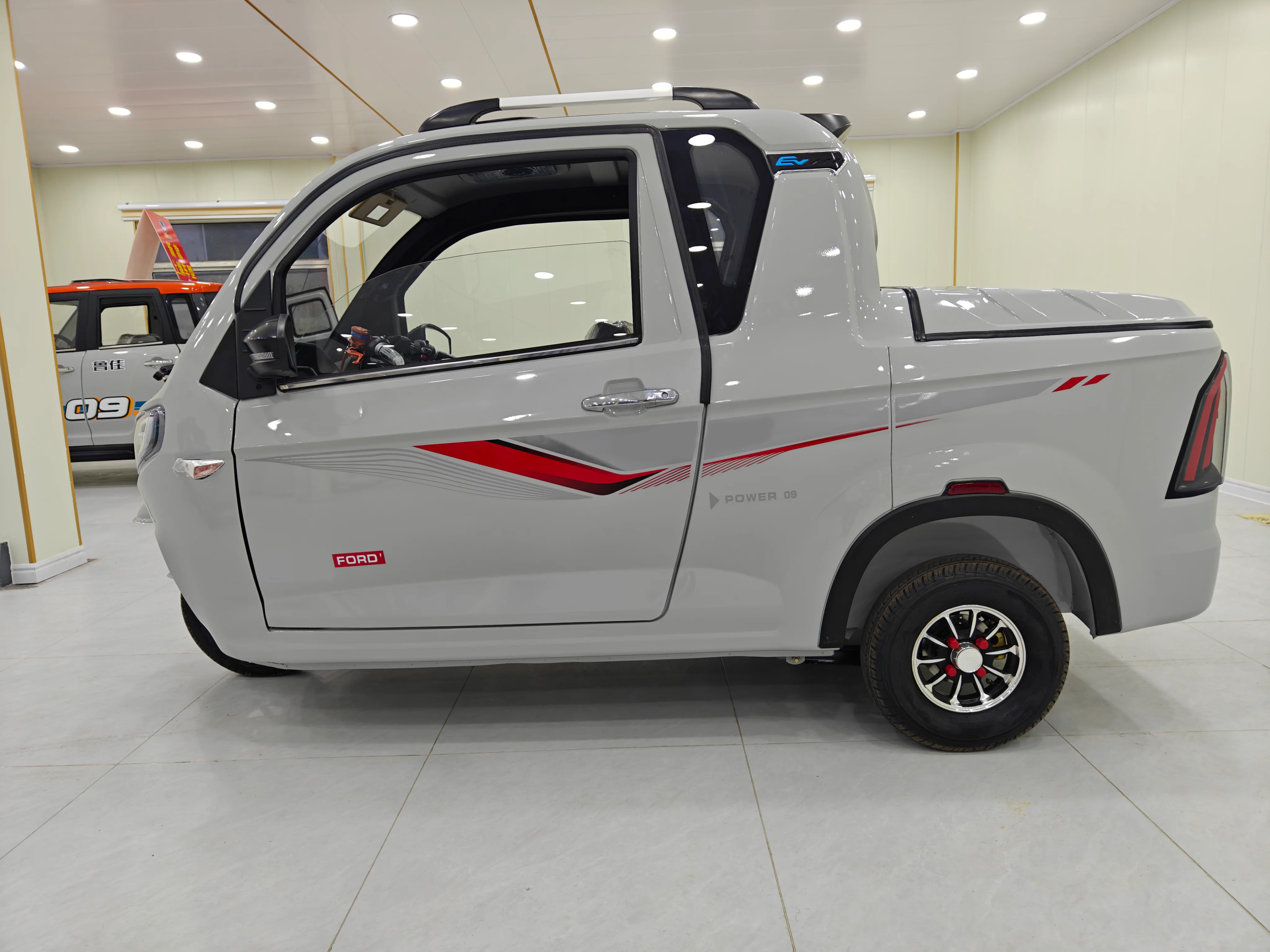 60V1500W Enclosed Cab Pickup Electric Three-Wheel Motorcycle