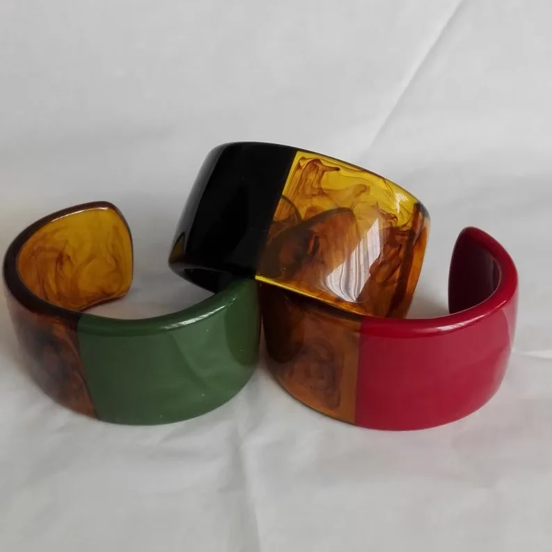Elegant Resin Bangle Set for Women Modern Handmade Jewelry Fashionable Accessories Vibrant Colors Perfect Gift for Her