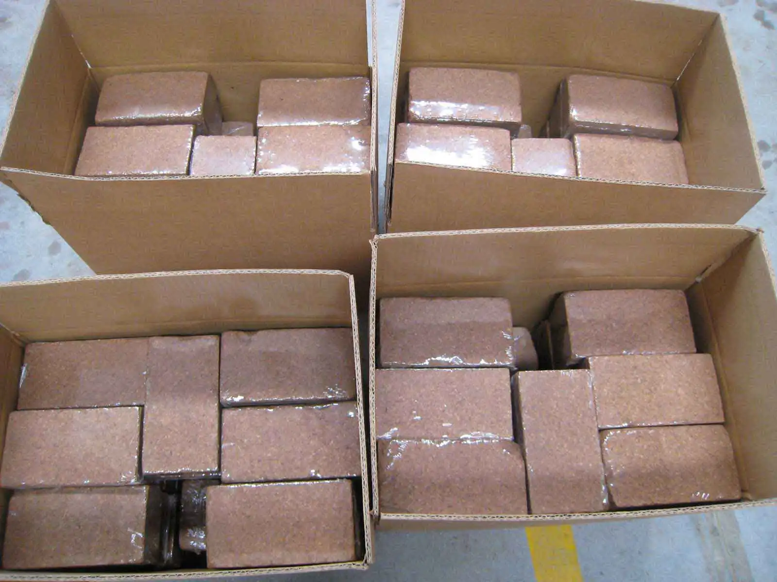 Cheap price cocopeat block / Plant Fiber Material cocopeat grow bags Organic coconut peat fiber in VIetnam