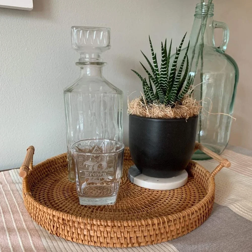 High Quality Customized Sizes  Hand-Woven Round Wicker Decorative Basket Rattan Serving Tray with Handles made in viet nam