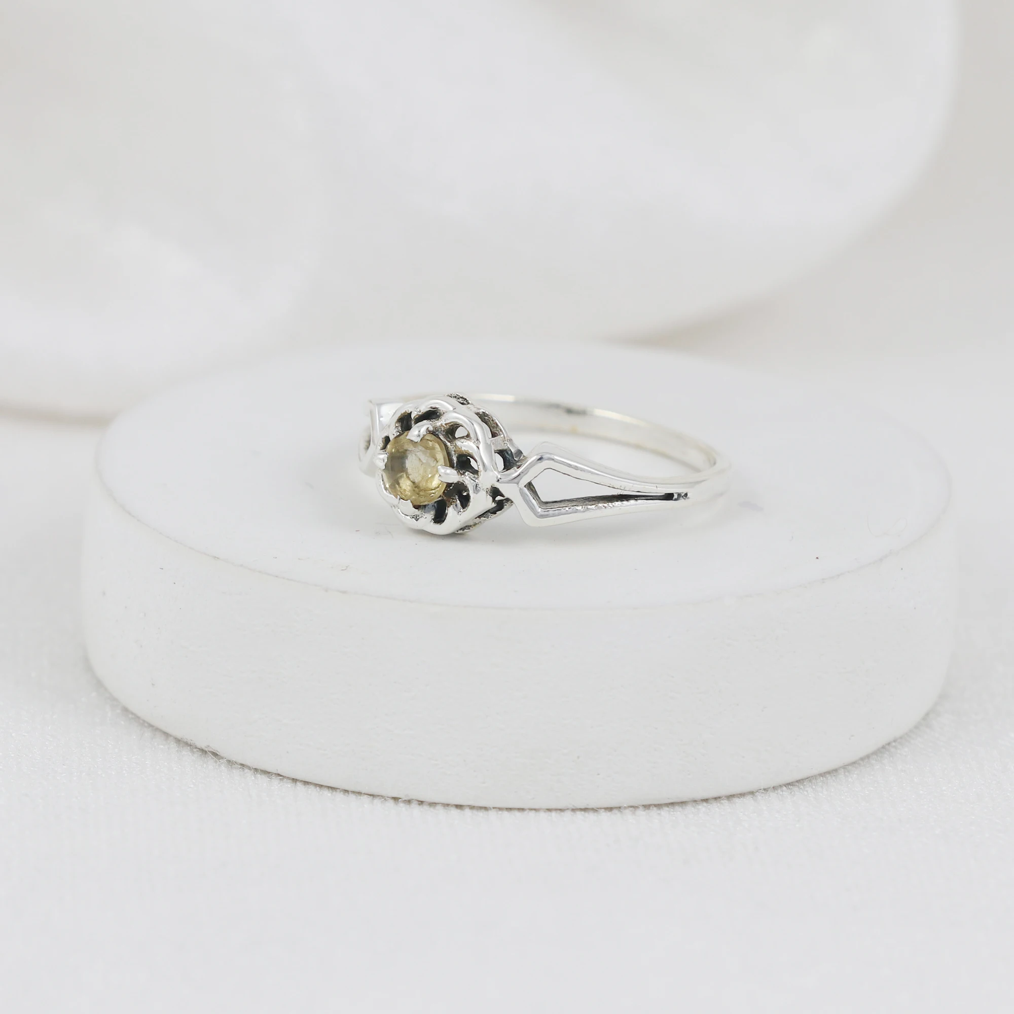 Wholesale 18K Silver Jewelry Ring Semi-Precious Gemstone and Garnet for Wedding and Party