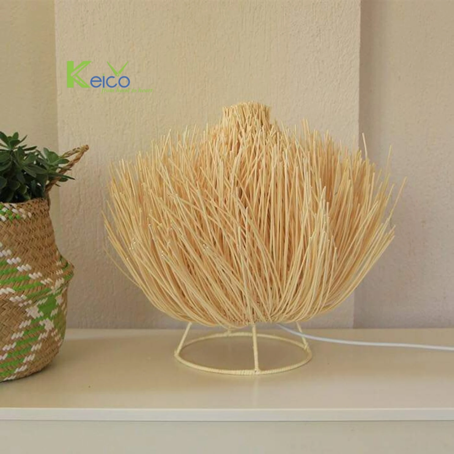 Most popular Living Room Bed Room Led Lights Palm Leaf Lamp Natural Rattan Table Lamp Woven Rattan Lampshade Flame Desk Lamp
