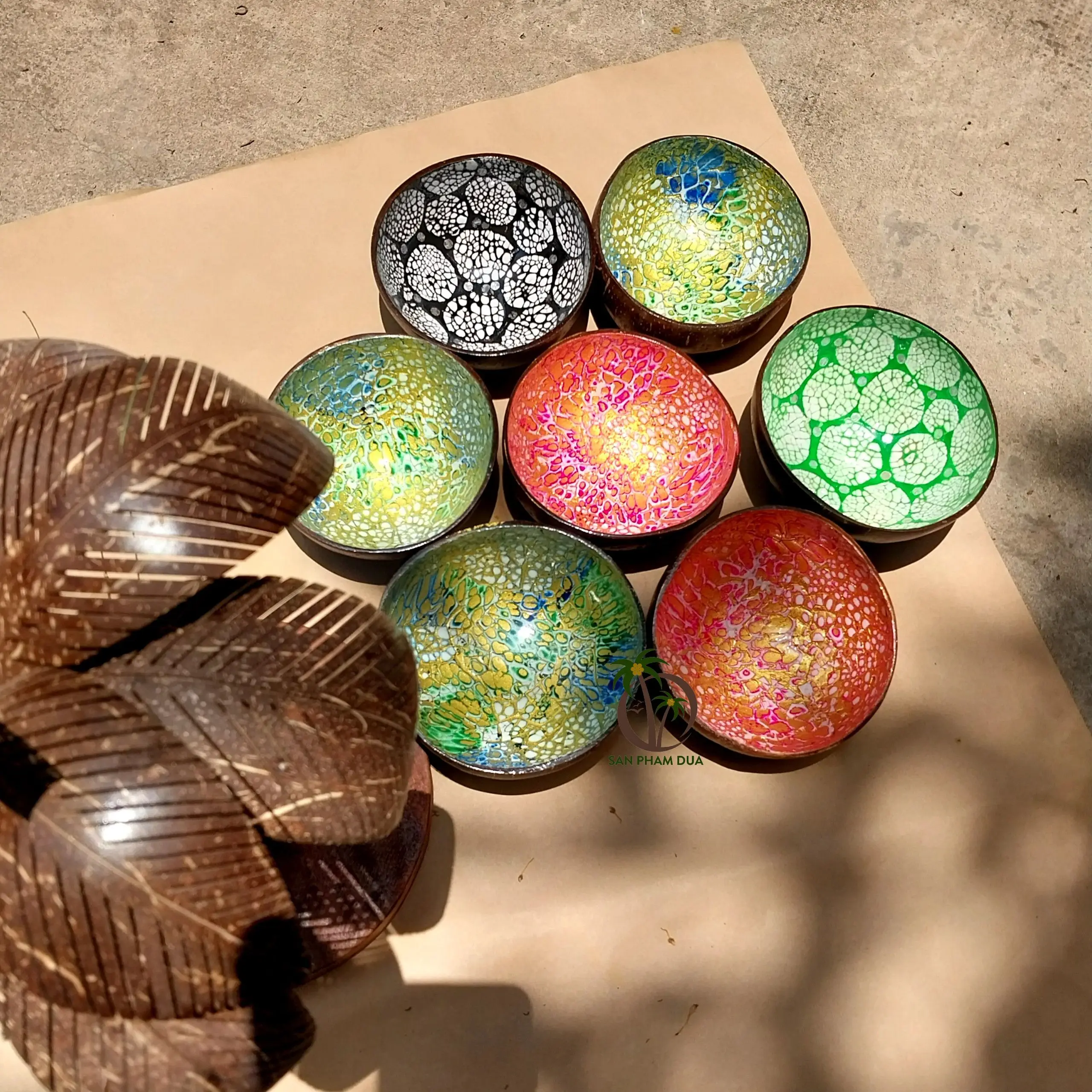 HANDICRAFT COLORED LACQUER BOWL FROM COCONUT SHELL MADE IN VIETNAM LACQUERED BOWL AT VERY CHEAP PRICE