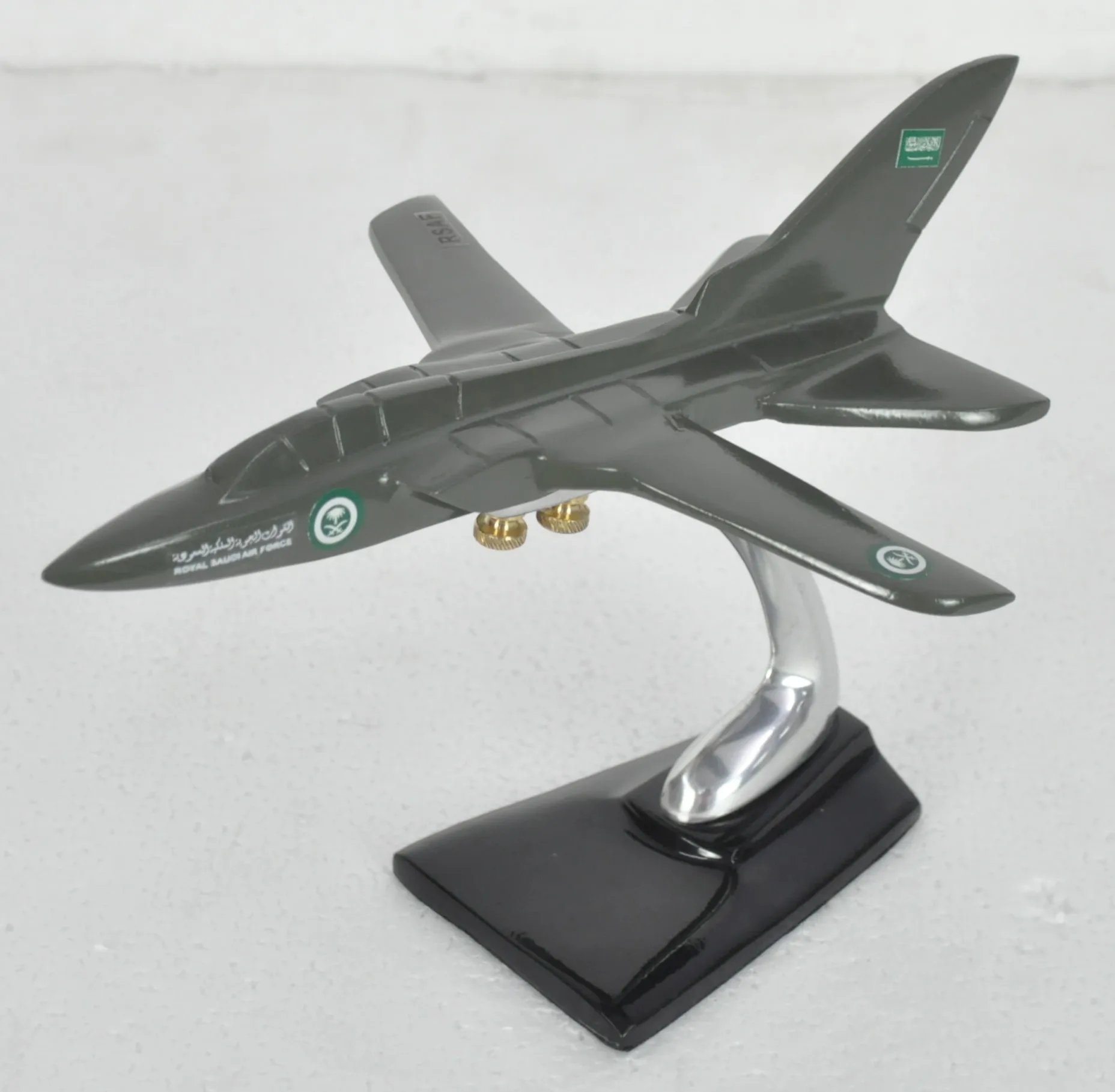 Best Selling Airplane Models Tornado Royal Saudi Airforce Fighter Aircraft Model Powder Coated 8' Inch Green Metal Aluminium