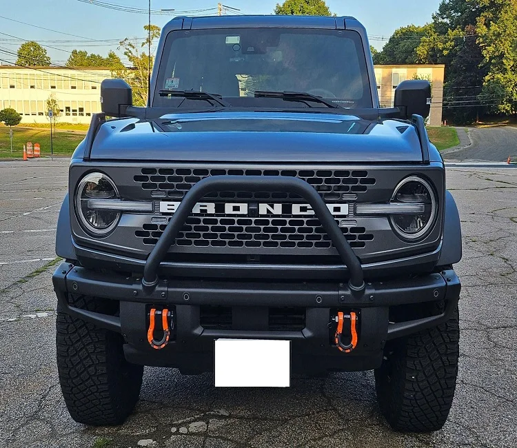 Аккуратно и хорошо использованный 2023 Ford Bronco Badlands низкий пробег звуковой двигатель для продажи
