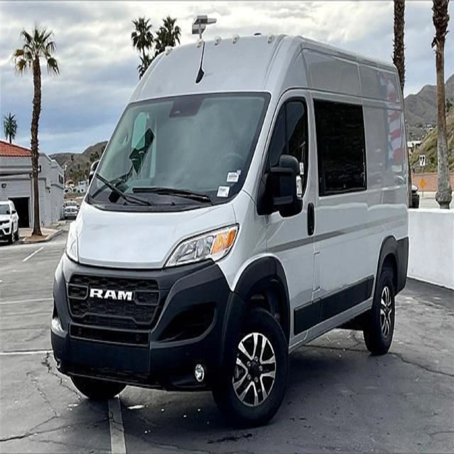 Используется 2023 RAM ProMaster 3500 высокой крыши