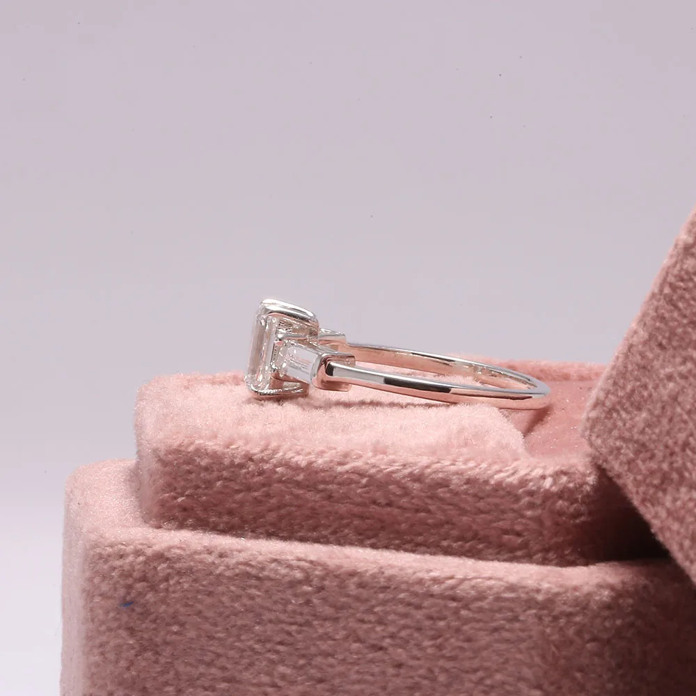 Emerald Cut Fine Jewelry Design Latest Gift Ring for Her, Birthday Party Gift Three Stone Engagement Ring
