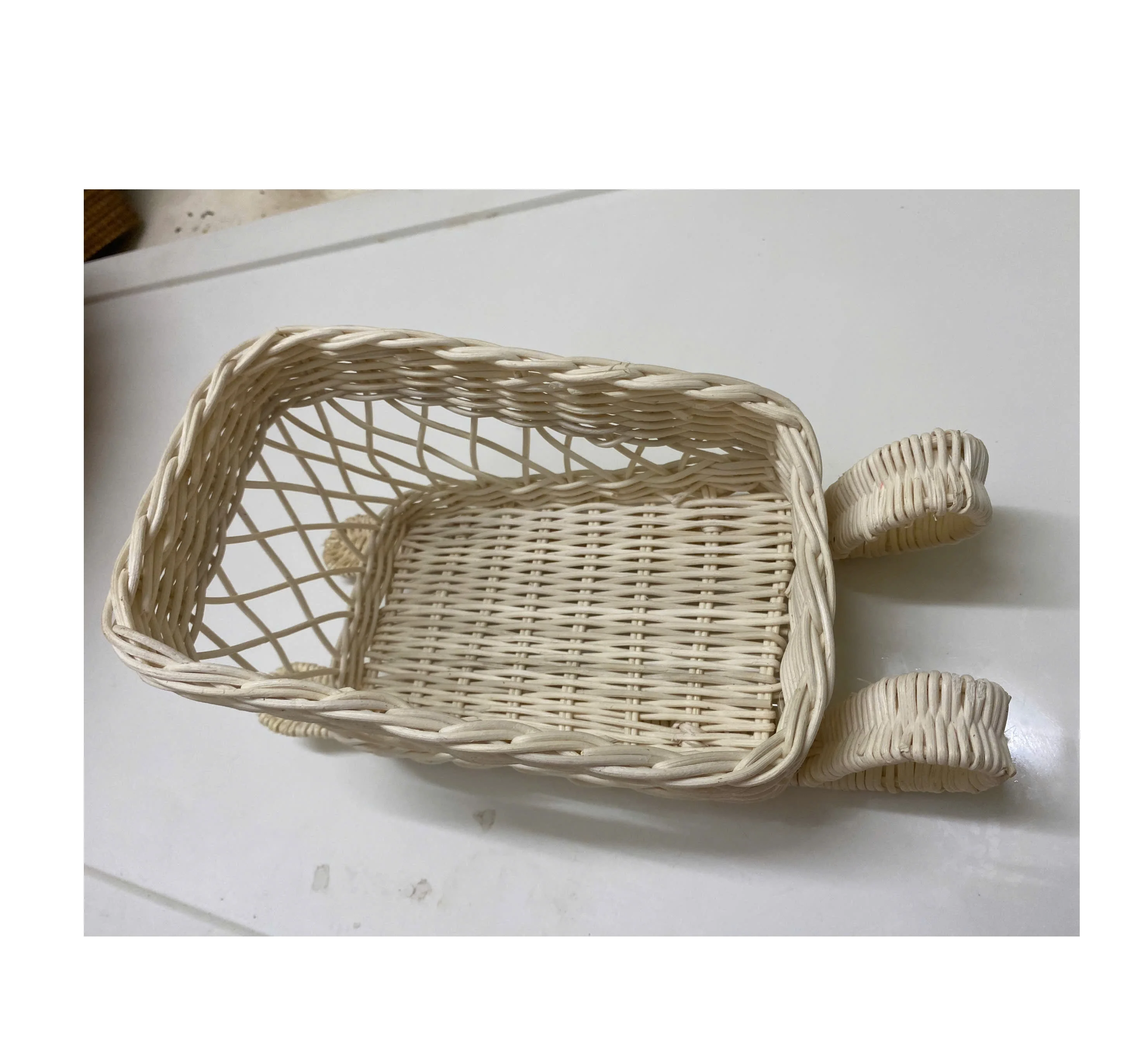 Плетеная корзина из ротанга