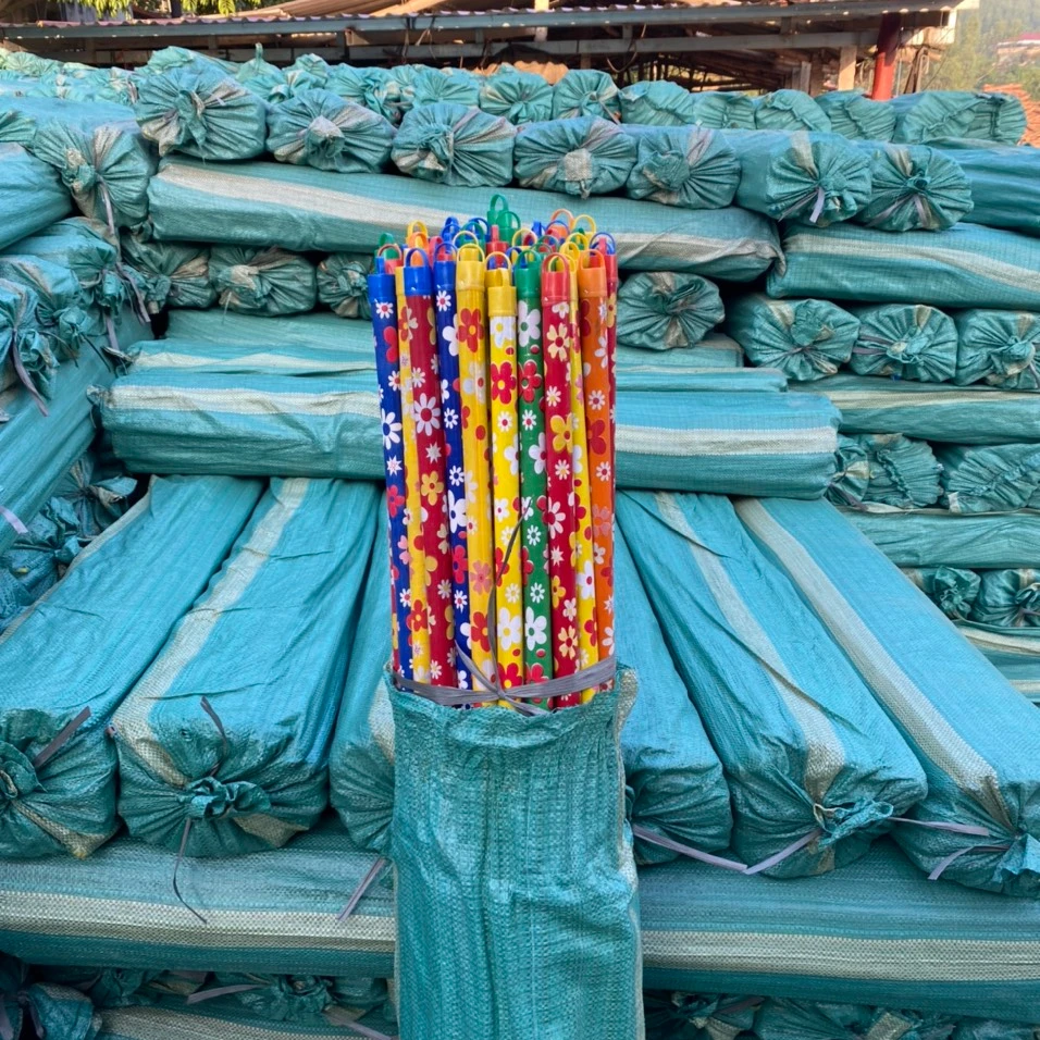 Hot Sale 120cm length wooden broom stick natural wood mop handle For Home/ Outdoor Low price Good quality