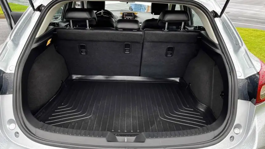 2017 Mazda Mazda3 6.jpg