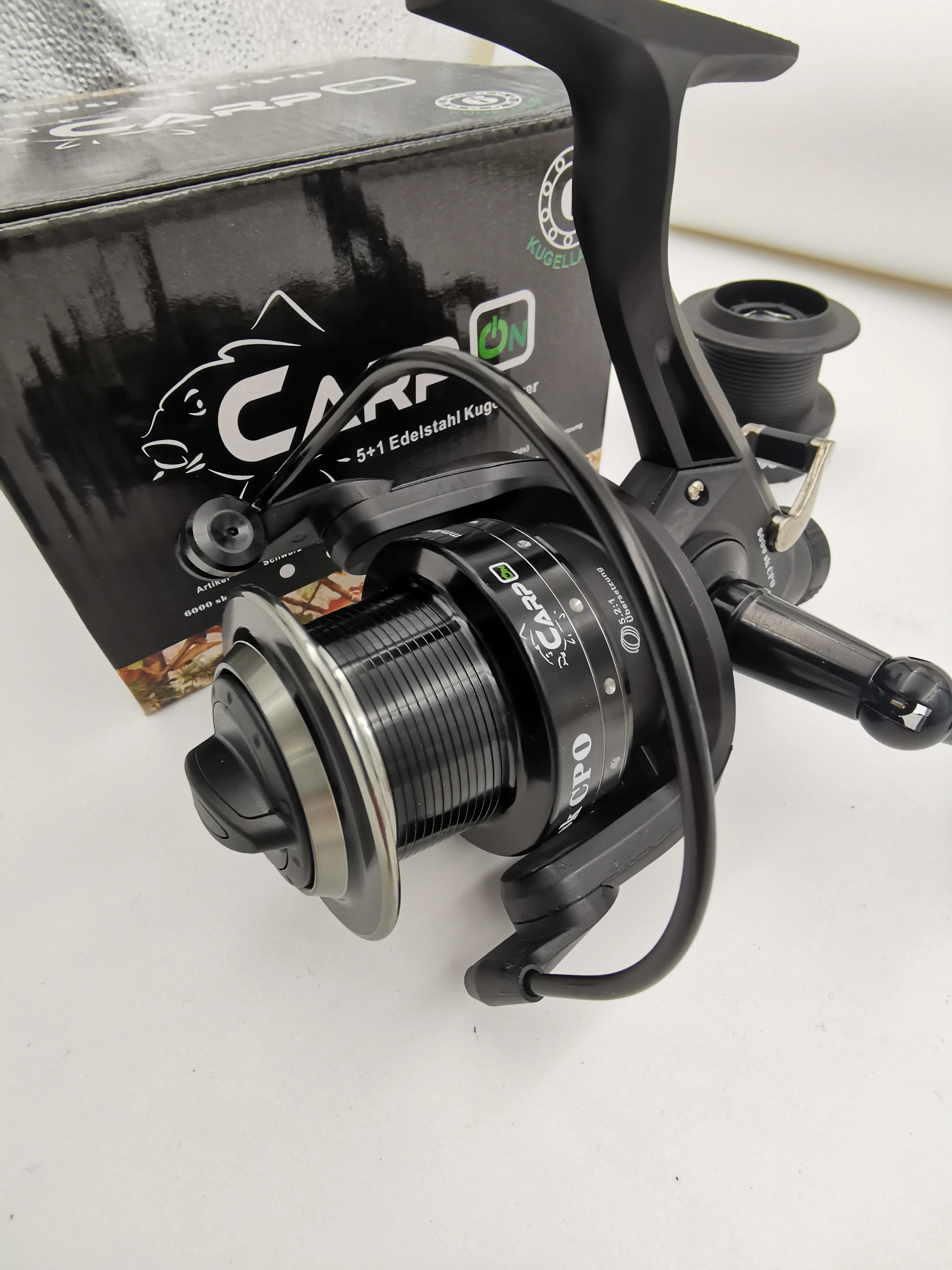 6000-SK Carp Fishing Reel with 5+1 Ball Bearings, Freewheel Drag, and Graphite Spare Spool for Smooth Operation