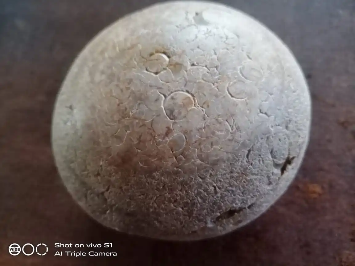 Natural quartz white grinding media stone with round and uneven aggregate stone rocks for ball mill Paving stone