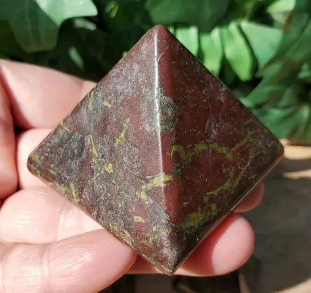 Beautiful Natural Polished Dragon Blood Crystal Pyramid Gemstone Wholesale for Healing Meditation Sale