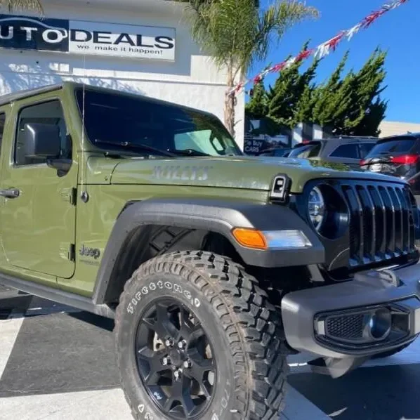 Довольно использованный Jeep Wrangler для продажи