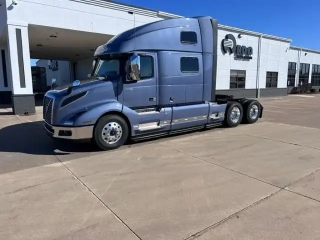 Тщательно проверенный Новый 2023 2025 VOLVOO VNL64T860 DUTY TRUCK плюс доставка готова