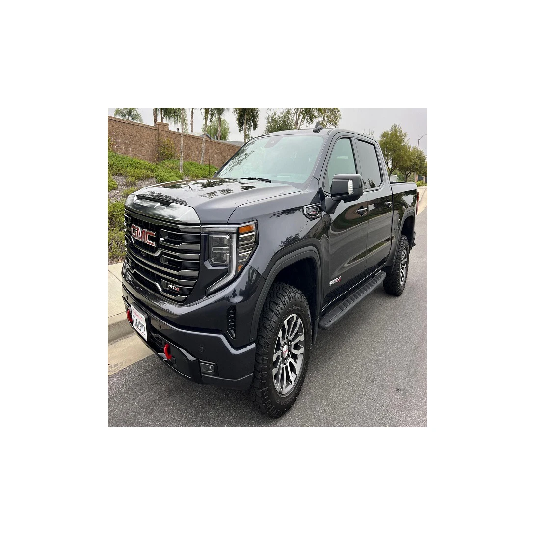GMC Yukon XL Denali с просторным роскошным интерьером и мощным двигателем V8