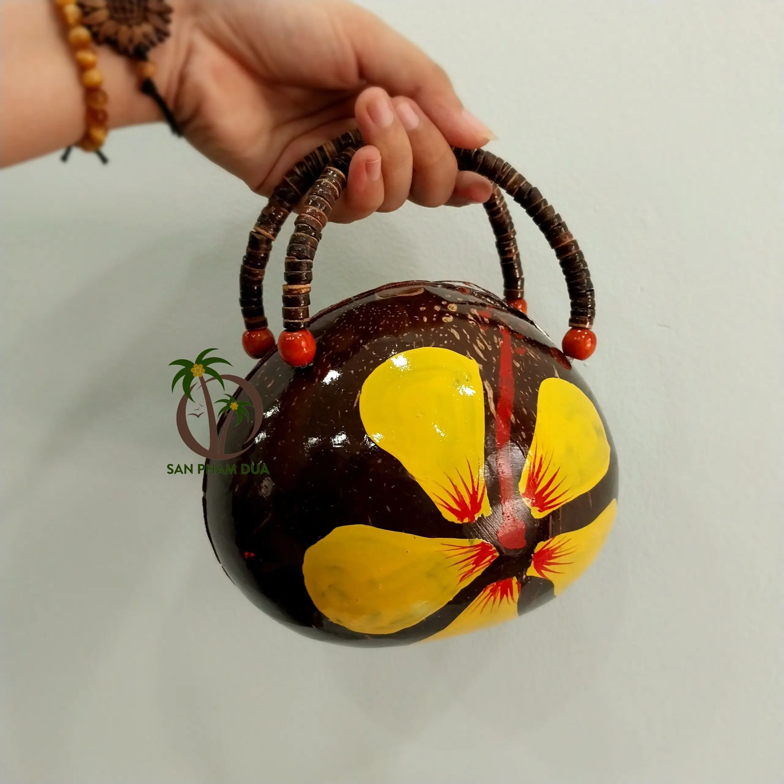 COCONUT SHELL BAG VIETNAM HANDICRAFT HANDBAG/ COCONUT HANDMADE SOUVENIR/ COCONUT SHELL JEWELRY