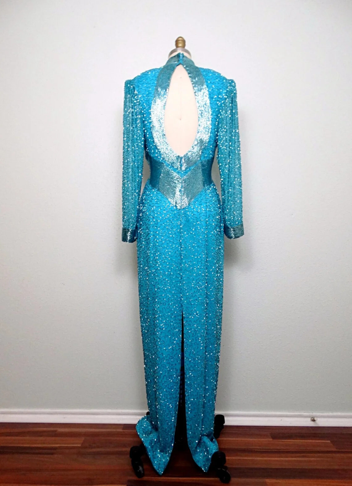 Hot Luxury Hand Embroidery White Sleeveless Sequins and Beads Floral pattern with Train Wedding Gown