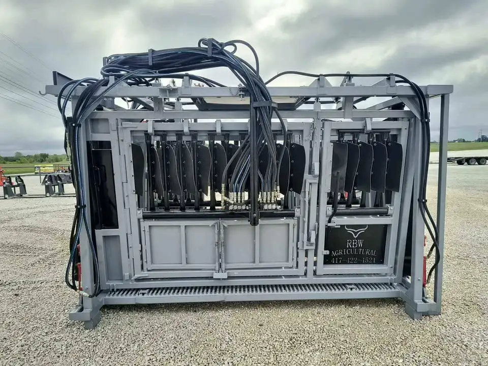 Legacy Hydraulic Cattle Chute