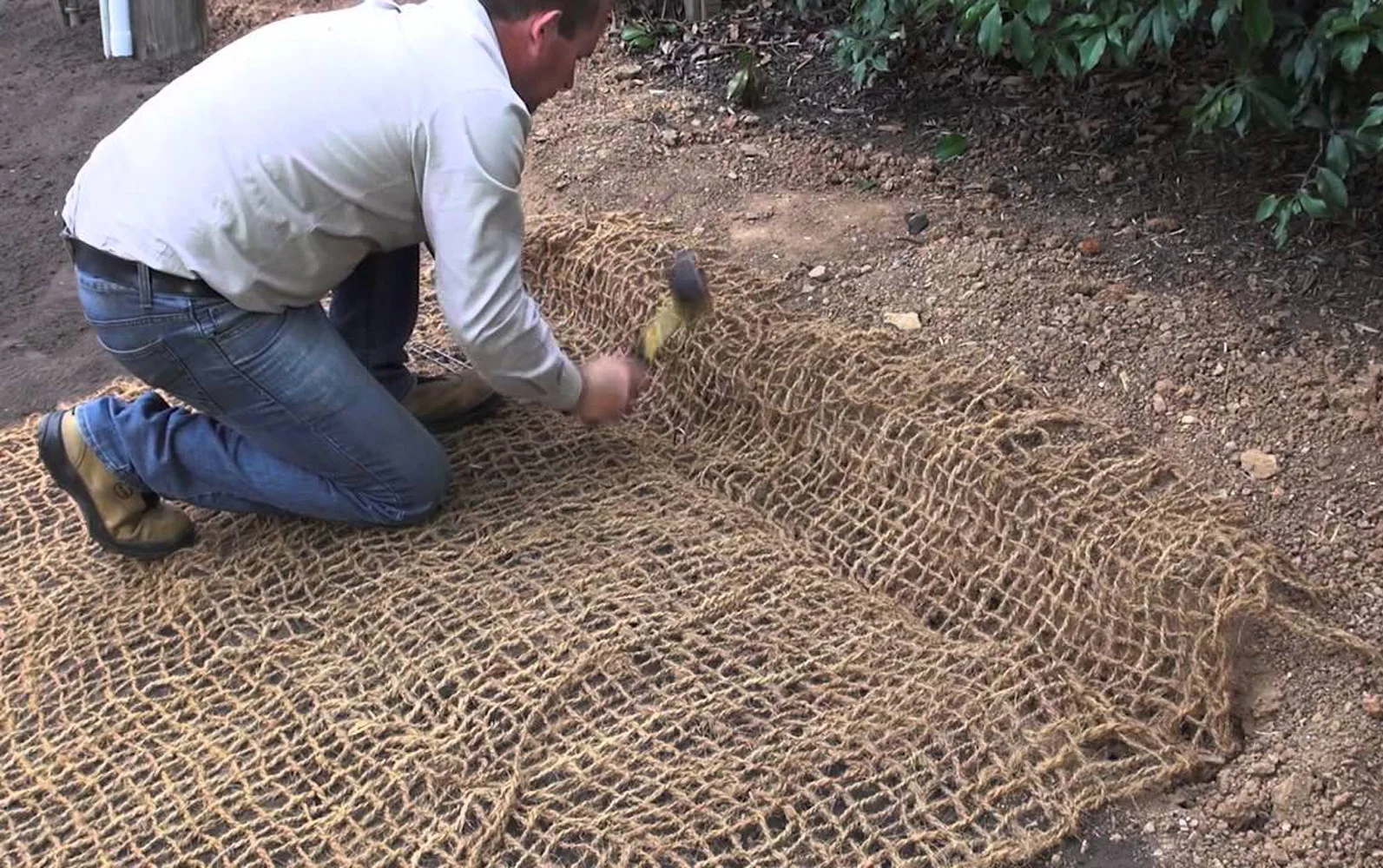 Export Oriented Wholesale Price Jute Soil Saver Erosion Control Net Roll 100% Natural Biodegradable Eco Friendly from Bangladesh