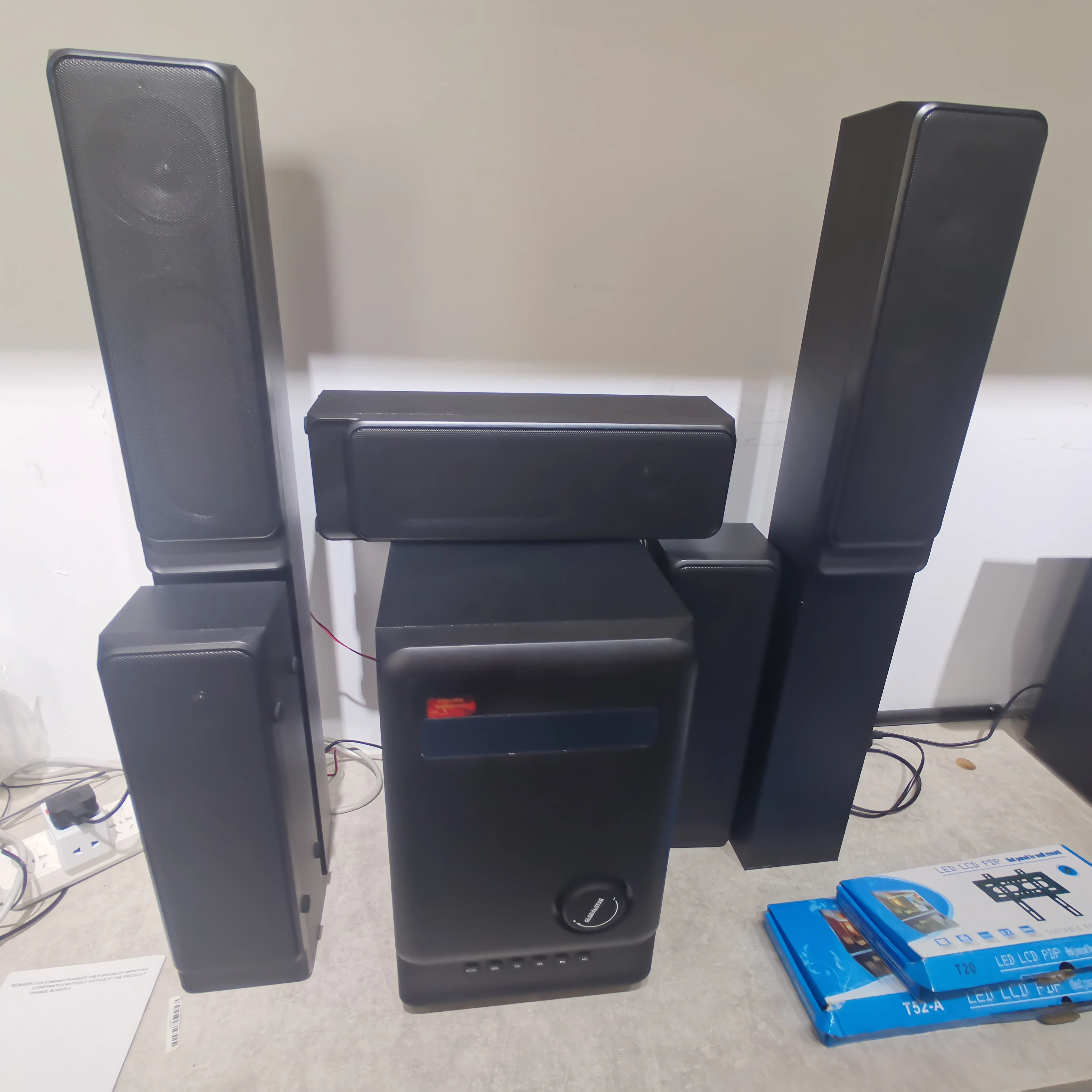 Hot Sell Wireless Home Theater Speaker Surround Sound System BT Usb Aux Fm Radio Subwoofer 5.1 Speaker