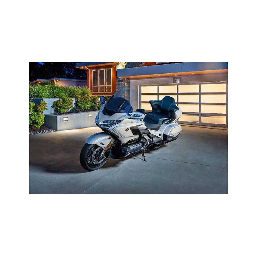 Б/у ho nda Goldwing и Новый велосипедный BMW-1000RR