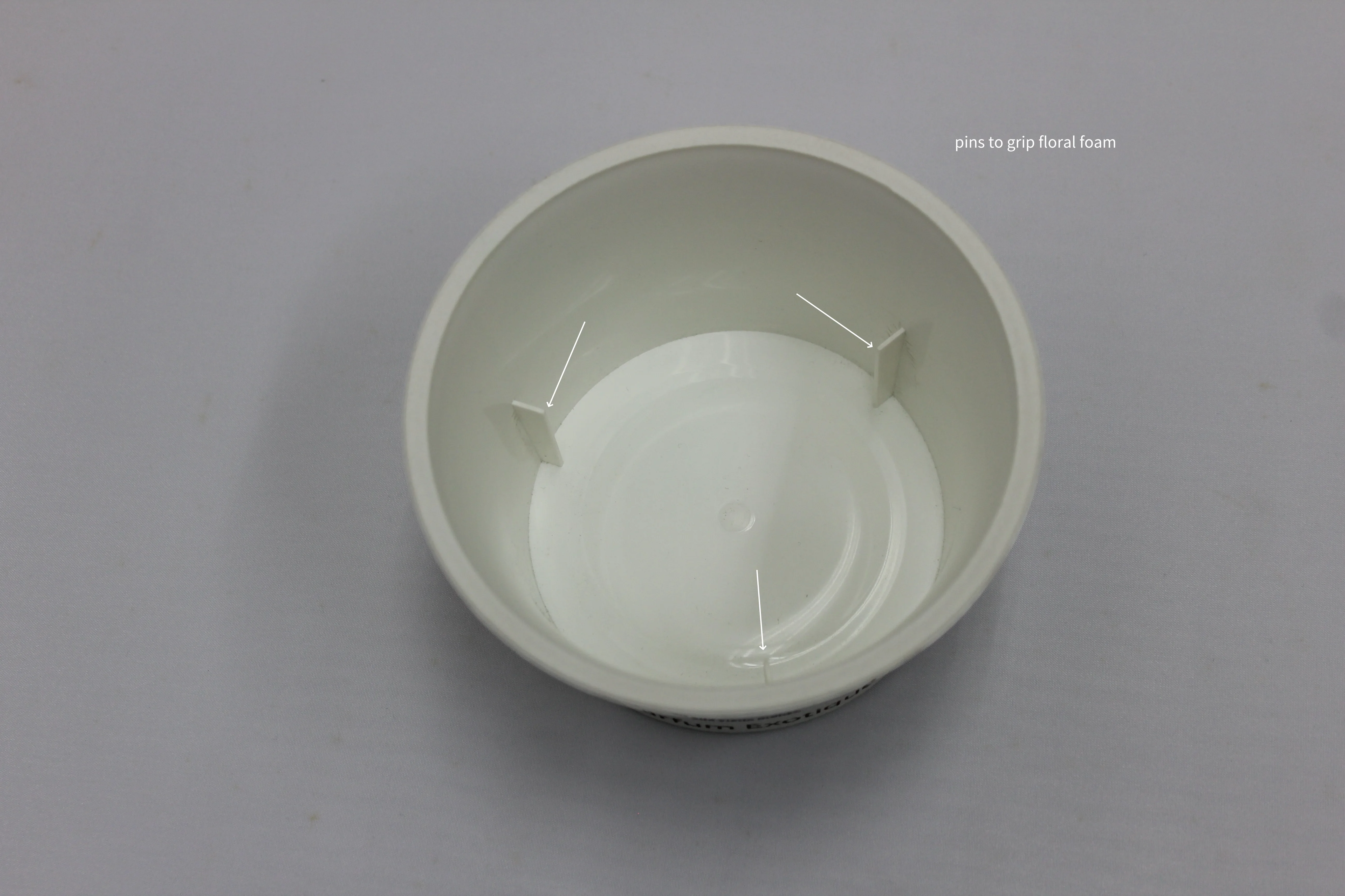 Hot Selling High Demand Unique Round Shape Plastic Flower Pot With Wording Design for Any Occassion Decoration