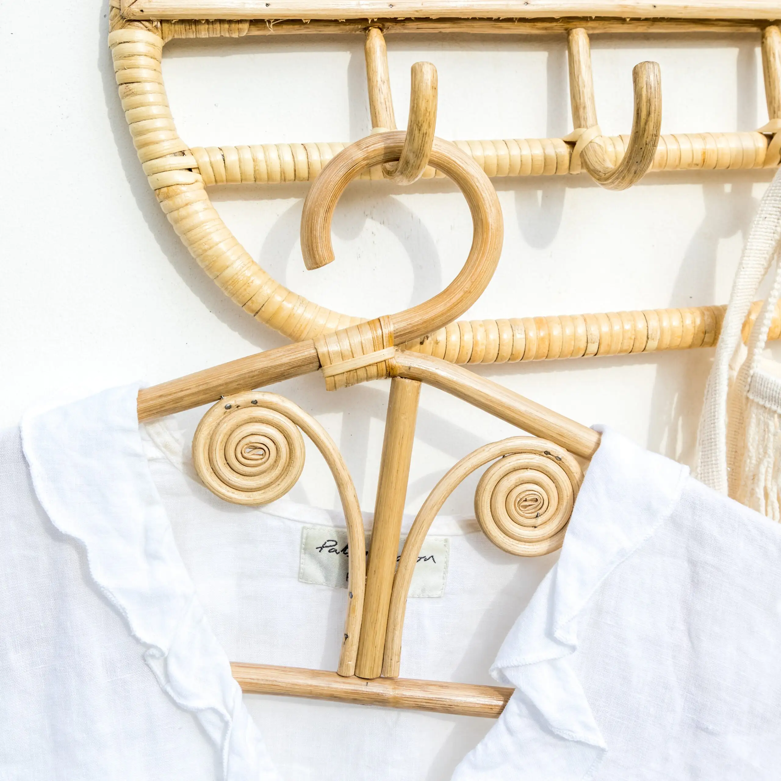 Clothing store display non heavy duty rattan hanger for garment natural clothes hangers cheap price