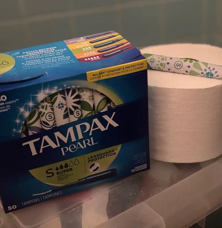 Tampax Pearl Tampons Ultra Absorbency with BPA-Free Plastic Applicator/LeakGuard Braid, Unscented, 32 Count x 2 Packs (64 Count)