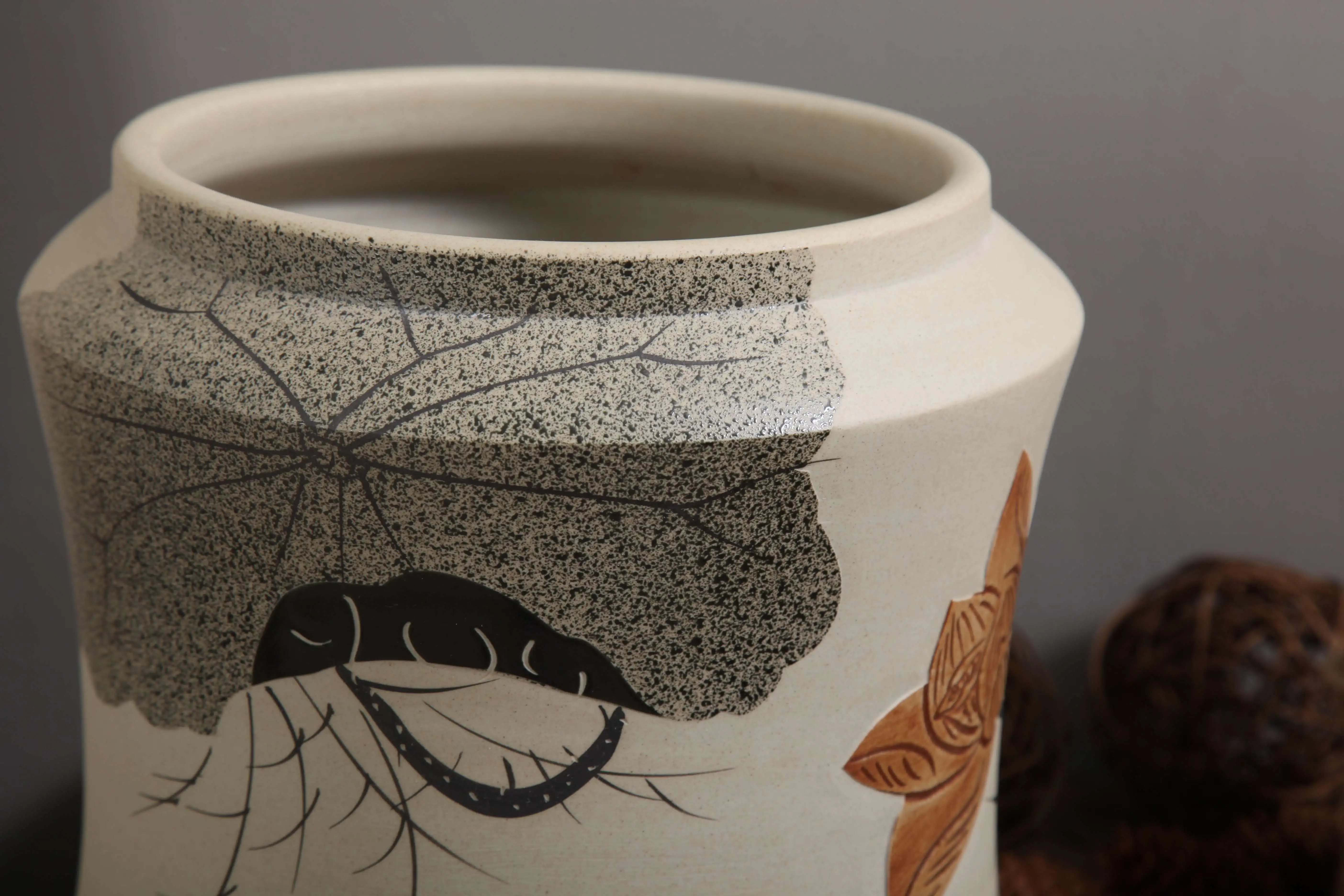 Modern wholesale Chinese ceramic porcelain decoration retro flower home goods cloisonne decorative vase