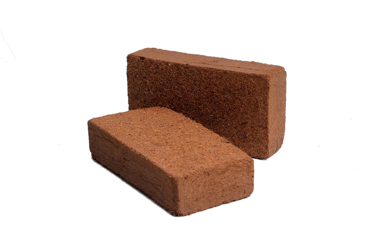 Bio Degradable Coco Peat Brick Of Fiber Short 5 to 7% And Ratio Of Coco Peat And Cut Fiber For Greenhouse And Natural Coir Fiber