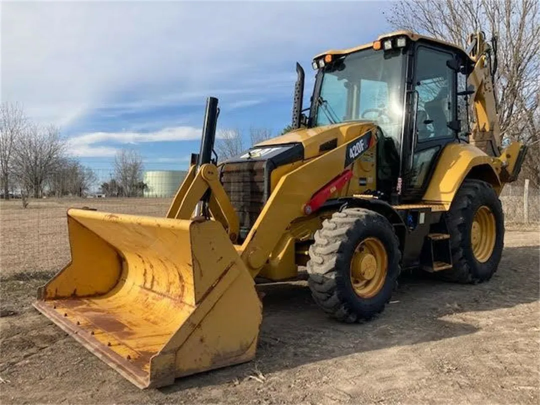 Б/у экскаватор-погрузчик Old CAT 420F 420F2 по