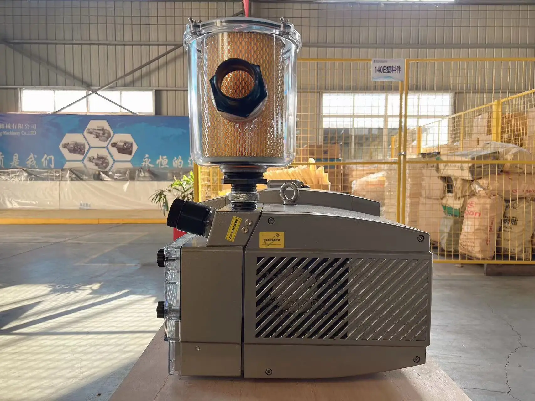 Rotary vane dry run vacuum pump air pump for printing industry and Cnc machine