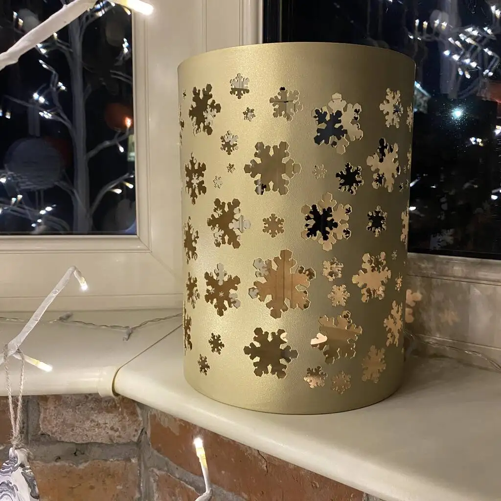 2024 Christmas Decorative Metal Votive Candle Holder with Snow Flakes Cutwork Design Handmade Mini Tea Light Candle Holders