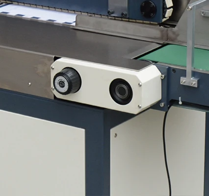 Устройство для склеивания позвоночника, устройство для склеивания позвоночника, блокнот для упражнений, клейкая лента для склеивания позвоночника