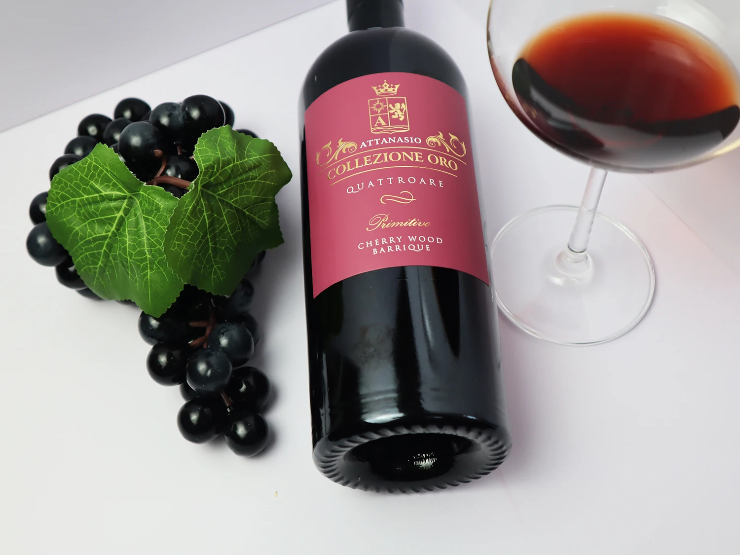 Примечания о обеденном столе с изображением сливы, срок годности, лучшие типы красного вина Attanasio Collection Zion Oro Series VA-Quattroare из Италии