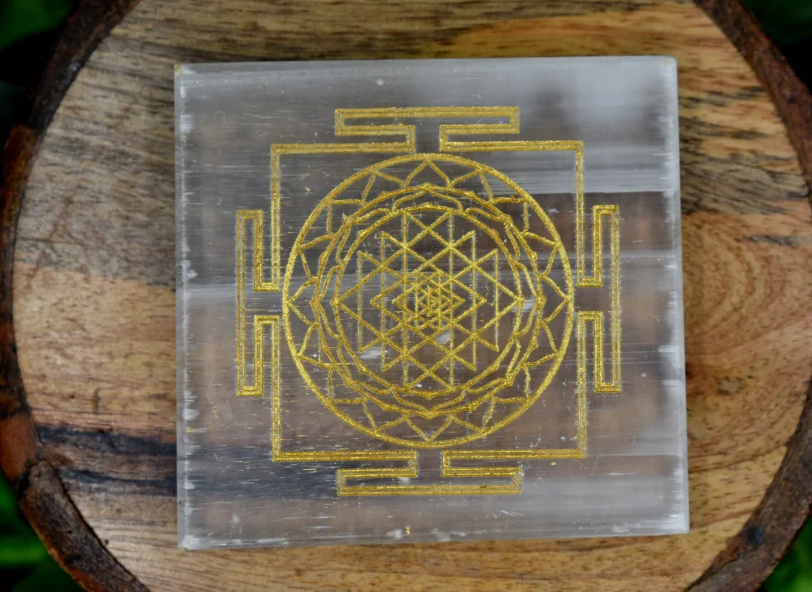 High Quality Selenite Charging Plate with Shri Yantra Engraved Hand Carved 3 Inch Shri Yantra Selenite Plate for Chakra Balance