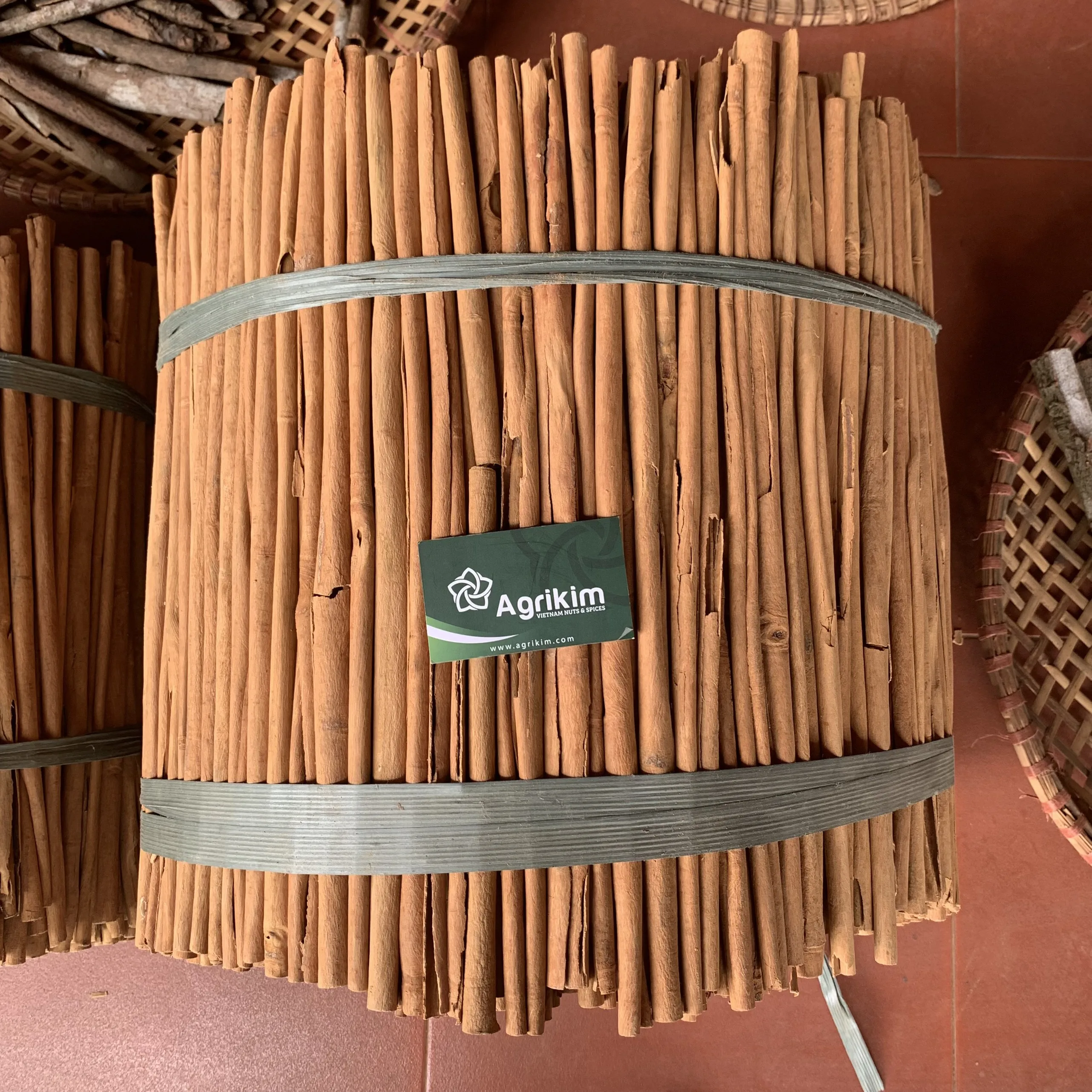 High Grade Cigar Cassia Long Stick Cinnamon Spicy Flavor Factory Direct Export Wholesale Price Private Labeling +84 368 591 192