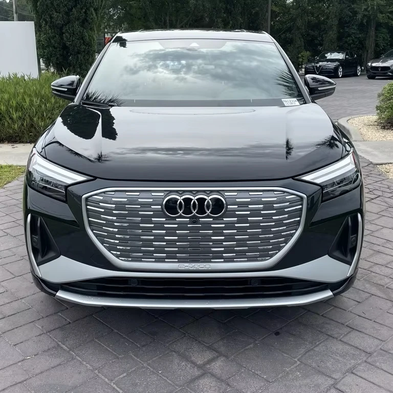Лидер продаж внедорожник Audi Q4 e-tron Premium Plus quattro 4D