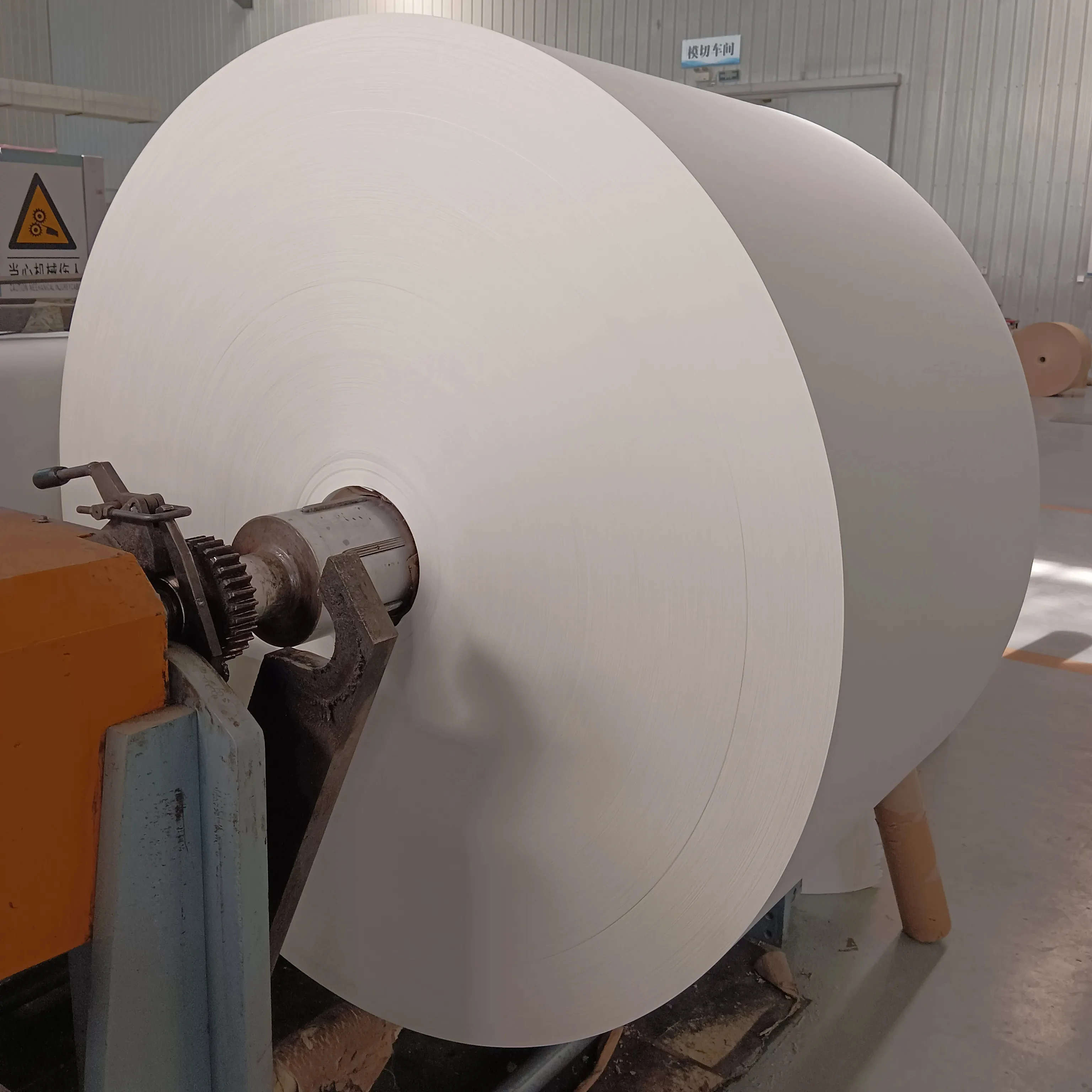 Newsprint Paper Premium Quality 45-55 Gsm White Newsprint Rolls and Sheets Ready For Export Worldwide