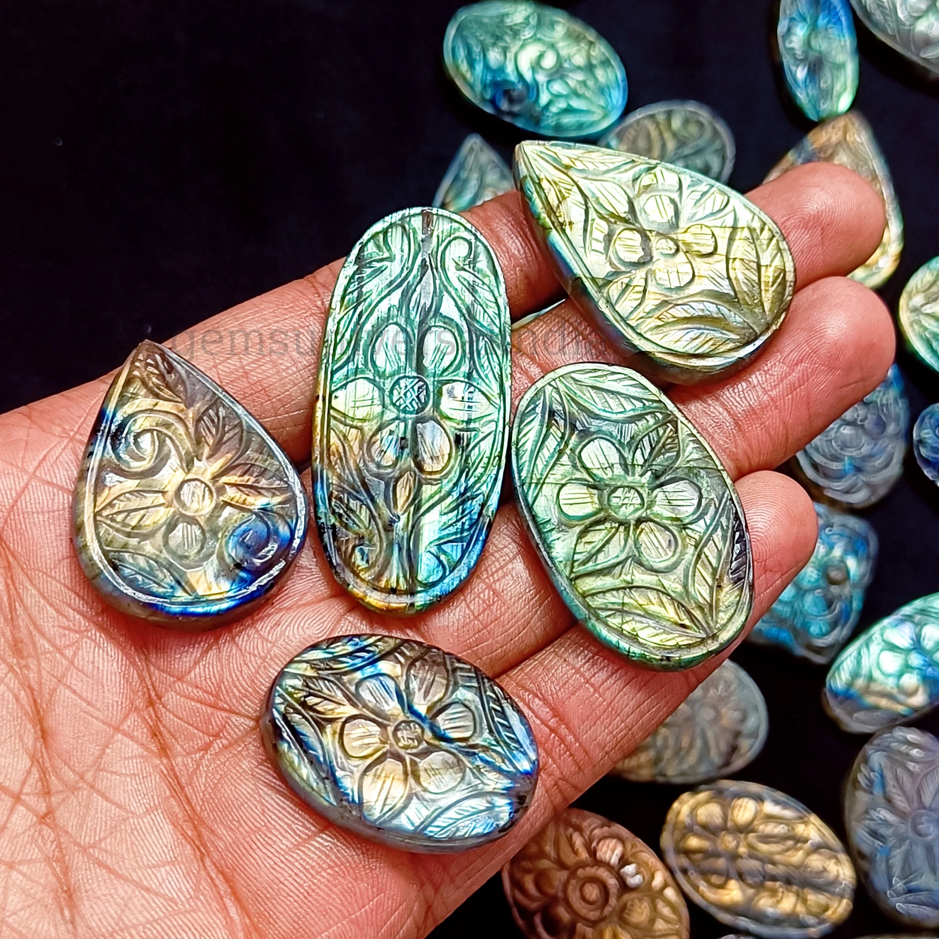 Flashy Labradorite Hand Carved Cabochon for Jewelry Making Natural Labradorite Carving Gemstone Mix Shape Stone With Free Size